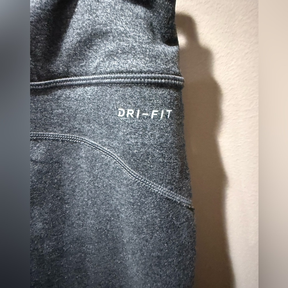 Nike Dri-FIT Mid-Rise Crop Leggings - Picture 3 of 8